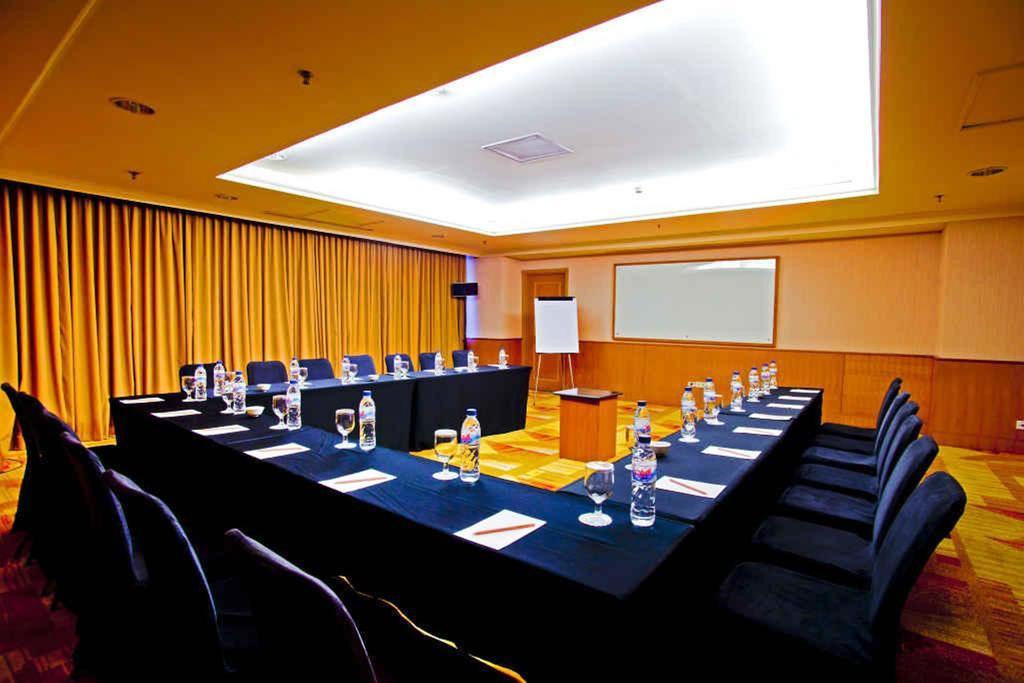 Aryaduta Makassar Exterior foto